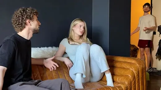 Imagen del video Comatozze enga&ntilde;a a su pareja con su hermano