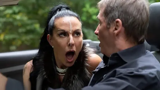 Imagen del video Texas Patti le hace un favor al mec&aacute;nico