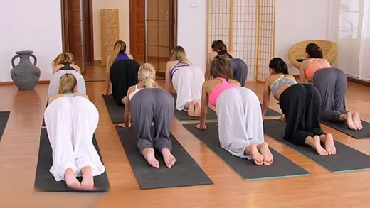 Imagen del video Reuni&oacute;n de maduritas en el gimnasio de Fitness Rooms