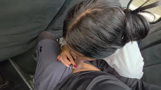 Imagen del video Sara Sodi se la chupa a un t&iacute;o en el bus