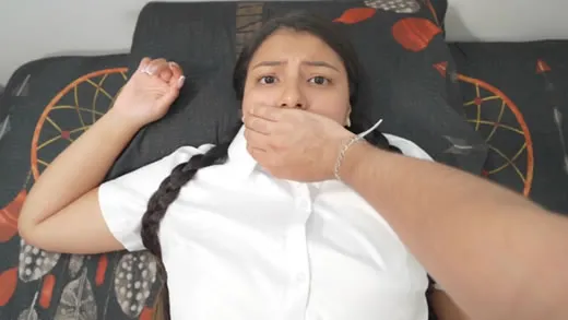 Imagen del video Colegiala colombiana obedece a su t&iacute;o