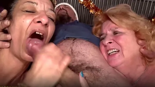 Imagen del video Org&iacute;a con viejas viciosas por navidad