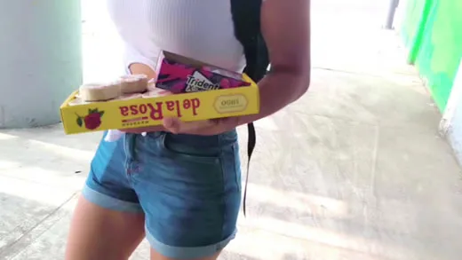 Imagen del video Tentando a la peque&ntilde;a colegiala Linda Teen