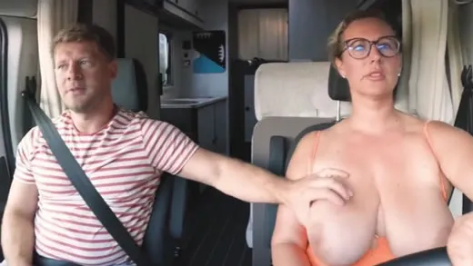 Imagen del video De viaje con la puta tetona Kathy Deep