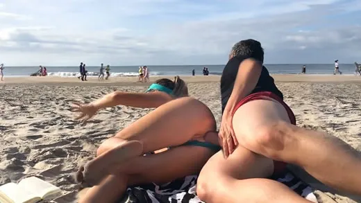 Imagen del video Exhibicionismo extremo en una playa p&uacute;blica