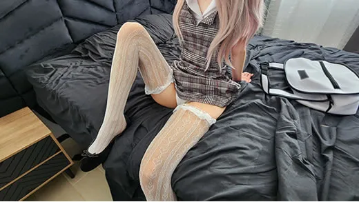 Imagen del video Jovencita en lencer&iacute;a tiene una cita con su maestro