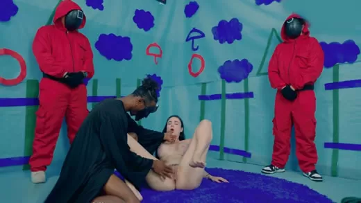 Imagen del video El juego del calamar versi&oacute;n porno gratis