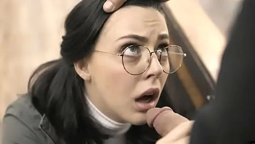 Imagen del video Nerd virgen enga&ntilde;ada por un trabajador social