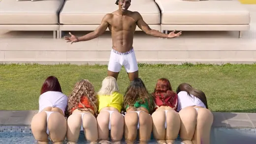 Imagen del video JayRoseinka hace una org&iacute;a con las chicas del equipo